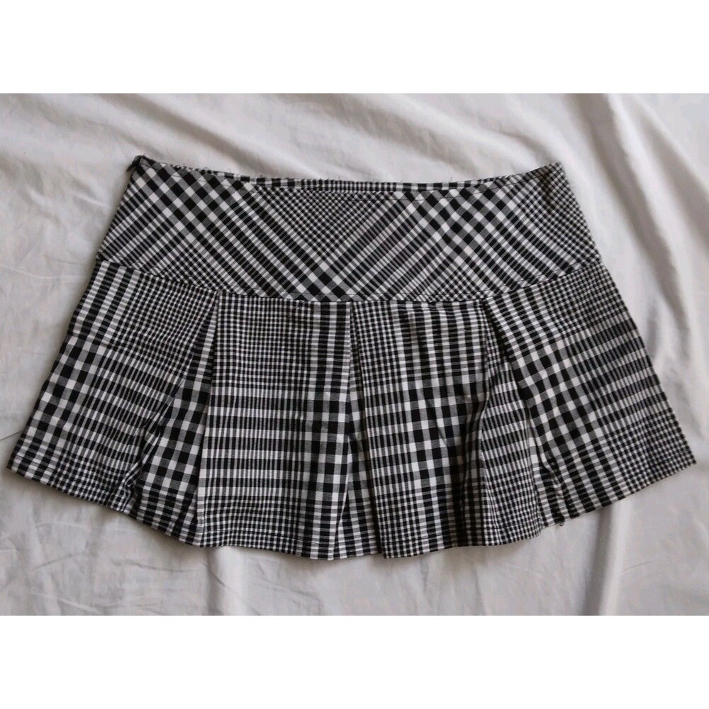 Fredrick's of Hollywood Plaid Mini Skirt Pleated Black White Academia Size 4 - Picture 6 of 7